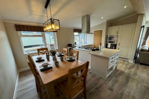 2 bedroom lodge for sale, RG130, South Beach PE36