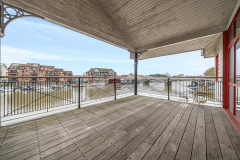 2 bedroom flat for sale, Thames Side, Kingston Upon Thames, KT1