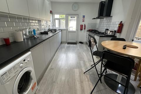 5 bedroom house share to rent, Effingham Road, Haringey, N8