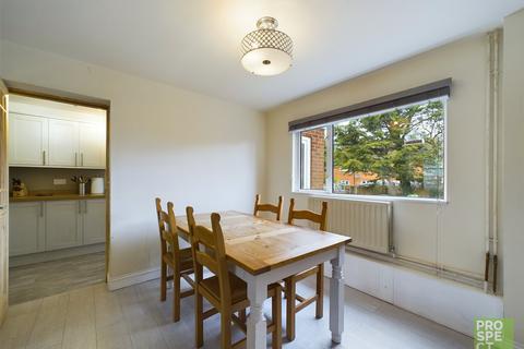 3 bedroom semi-detached house for sale, Corinne Close, Reading, Berkshire, RG2