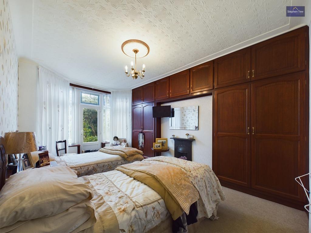 Dining Room/Bedroom