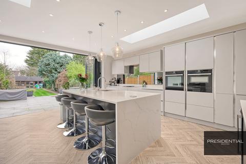 4 bedroom semi-detached house for sale, Loughton IG10