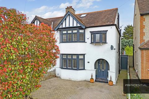22 Spring Grove, Loughton, IG10 4QD