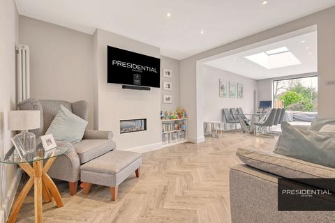 22 Spring Grove, Loughton, IG10 4QD