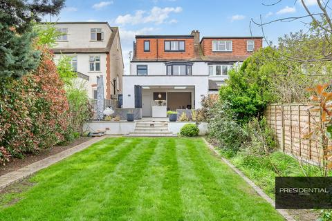 22 Spring Grove, Loughton, IG10 4QD
