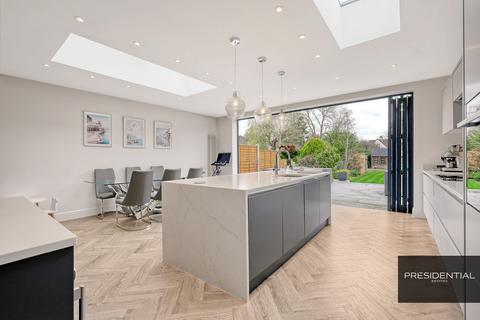 22 Spring Grove, Loughton, IG10 4QD