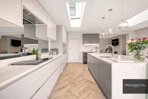 22 Spring Grove, Loughton, IG10 4QD