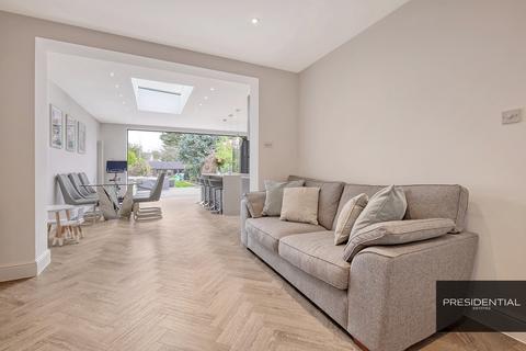 22 Spring Grove, Loughton, IG10 4QD