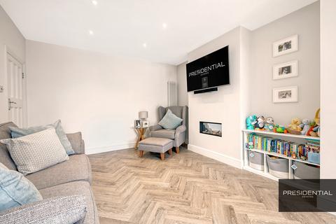 22 Spring Grove, Loughton, IG10 4QD