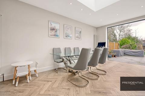 22 Spring Grove, Loughton, IG10 4QD
