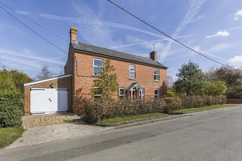 4 bedroom detached house for sale, Main Street, Grendon Underwood, HP18