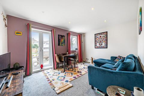2 bedroom flat for sale, Baldry Gardens, Streatham