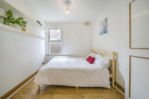 2 bedroom flat for sale, Baldry Gardens, Streatham