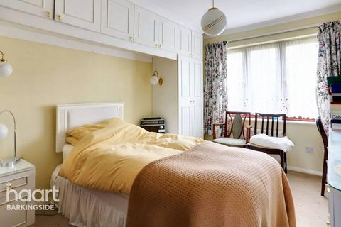 1 bedroom end of terrace house for sale, Trentbridge Close, Hainault