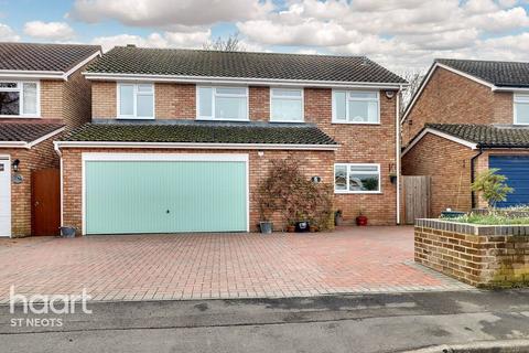 4 bedroom detached house for sale, Willow Close, St Neots