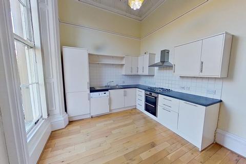 2 bedroom flat to rent, Clairmont Gardens, Park, GLASGOW, G3