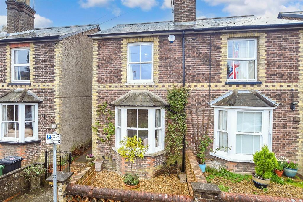 Lincoln Road, Dorking, Surrey 2 bed semidetached house £475,000