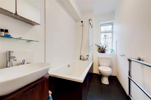 Studio for sale, Old Brompton Road, Earl's Court, London, SW5