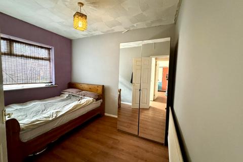 16 Anthony Grove, Abercanaid, Merthyr Tydfil, CF48 1YX