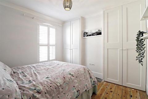 49 Lower Range Road, Gravesend, DA12 2QL