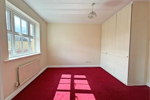 3 bedroom end of terrace house to rent, Bluebell Way, Ilford, Essex, IG1