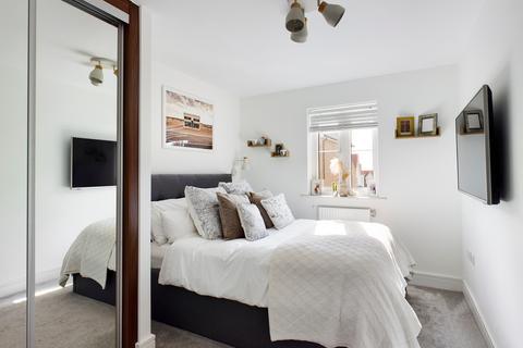 2 bedroom flat for sale, Hamlet House, Chigwell IG7