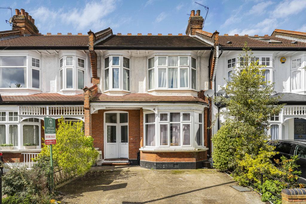 Caversham Avenue, N13 2 bed flat for sale £400,000