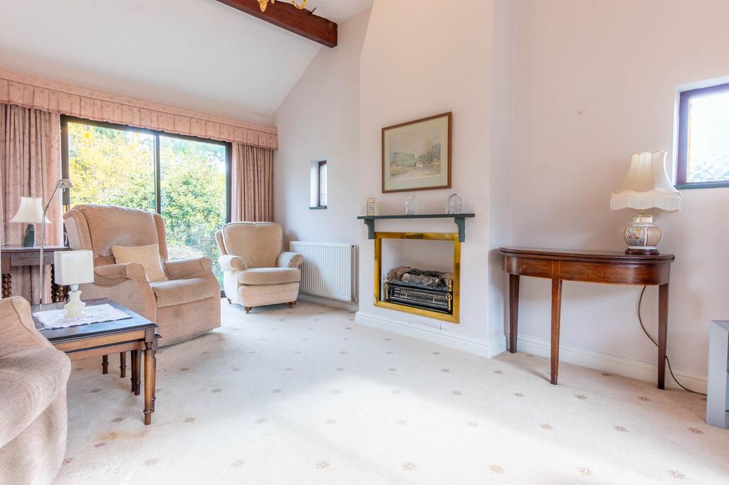 Sitting room/dining room