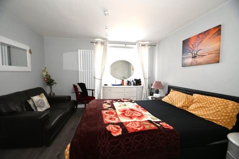 1 Minster Way, Slough, SL3 7EU