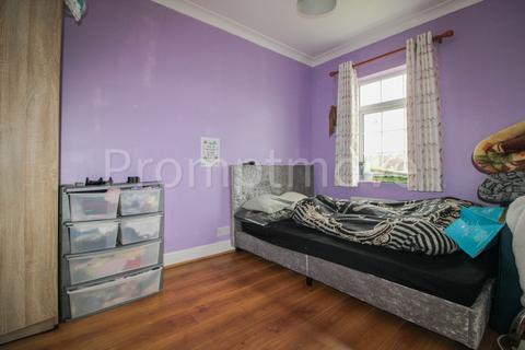 3 bedroom terraced house to rent, Moat Lane Luton LU3 1UU