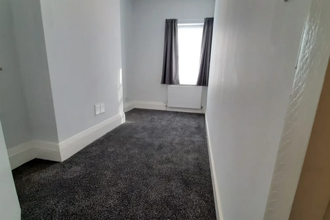 4 bedroom flat to rent, Golders Green Road, London NW11