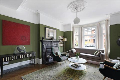 18 Whitehall Gardens, London, W3 9RD