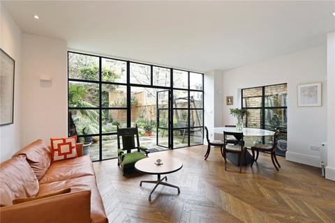 18 Whitehall Gardens, London, W3 9RD