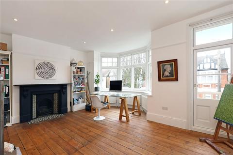 18 Whitehall Gardens, London, W3 9RD