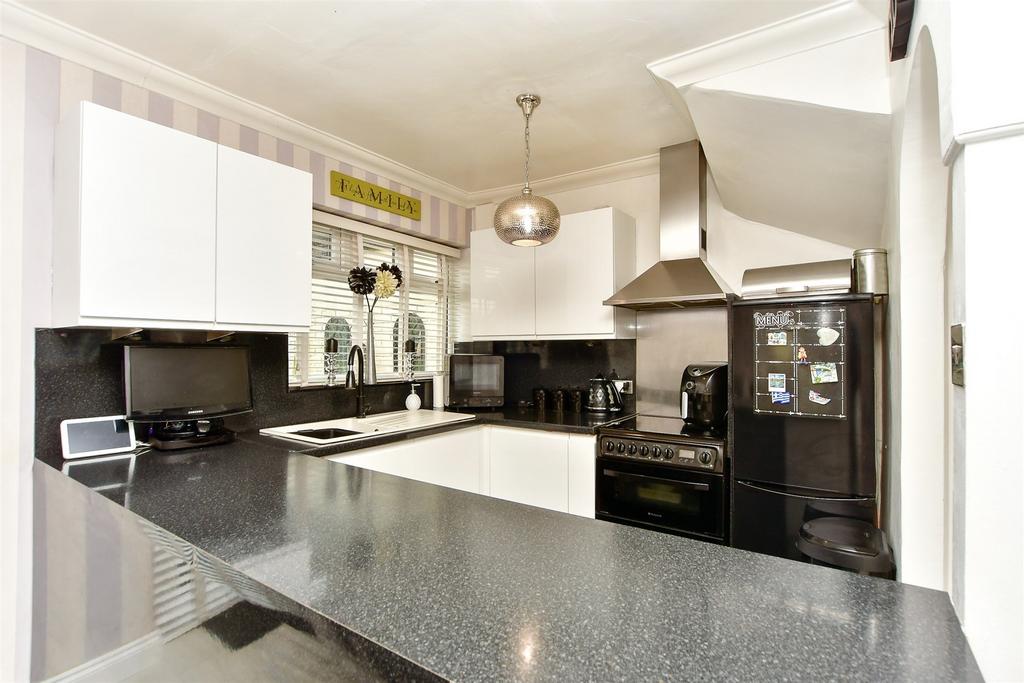 Kitchen/ Dining Area