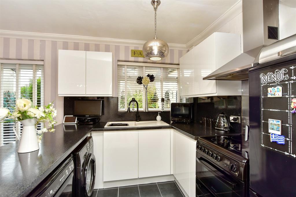 Kitchen/Dining Area