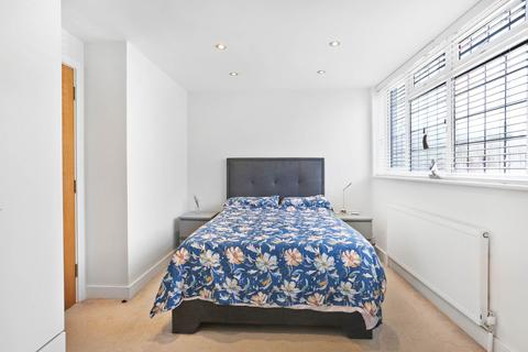 2 bedroom duplex for sale, 3A Woodmansterne Road, Coulsdon CR5