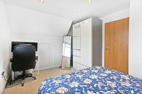 2 bedroom duplex for sale, 3A Woodmansterne Road, Coulsdon CR5