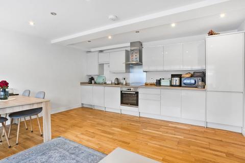 2 bedroom duplex for sale, 3A Woodmansterne Road, Coulsdon CR5