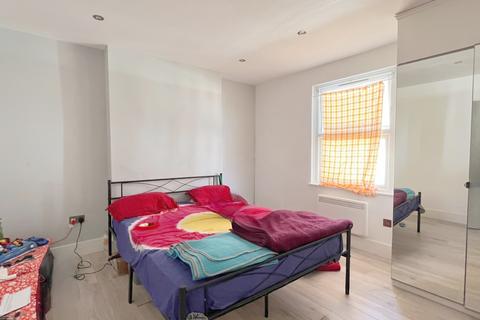 2 bedroom flat for sale, Leylands Road, Burgess Hill RH15