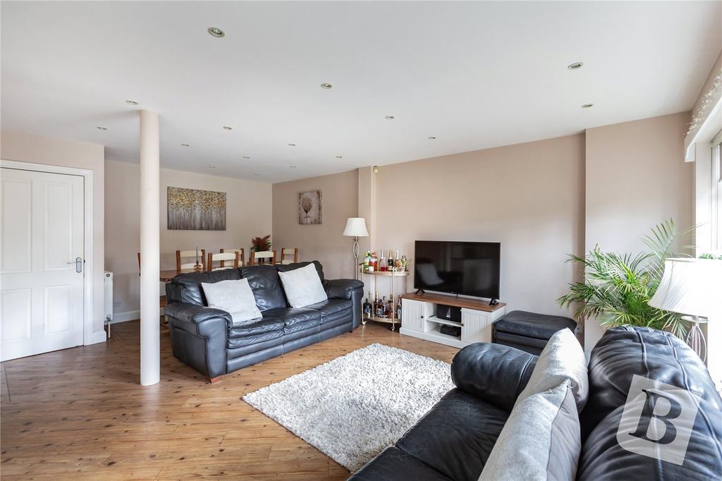 Living / Dining Area
