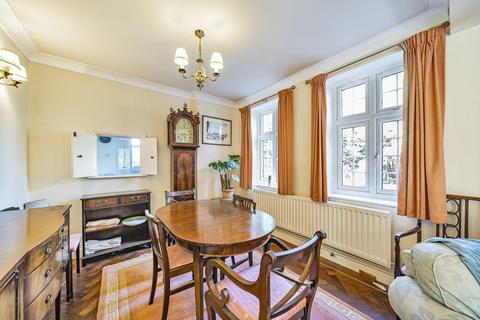 2 Chaundrye Close, London, SE9 5QB