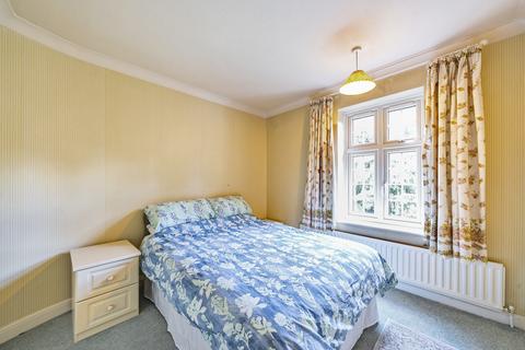 2 Chaundrye Close, London, SE9 5QB