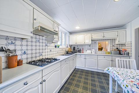 2 Chaundrye Close, London, SE9 5QB