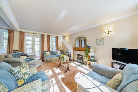 2 Chaundrye Close, London, SE9 5QB