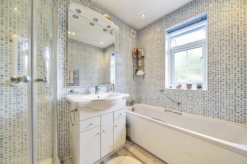 2 Chaundrye Close, London, SE9 5QB