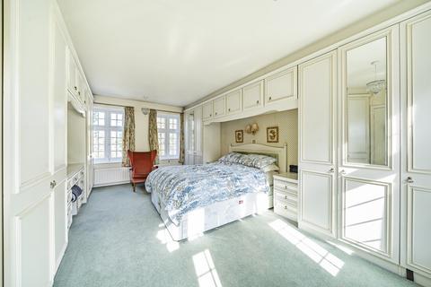 2 Chaundrye Close, London, SE9 5QB