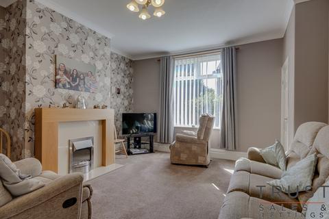 2 bedroom end of terrace house for sale, Birstall, Batley WF17