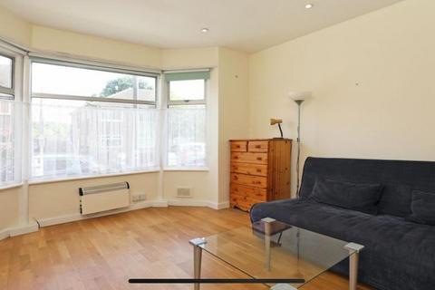 Studio to rent, London W5