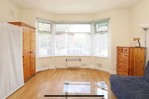 Studio to rent, London W5